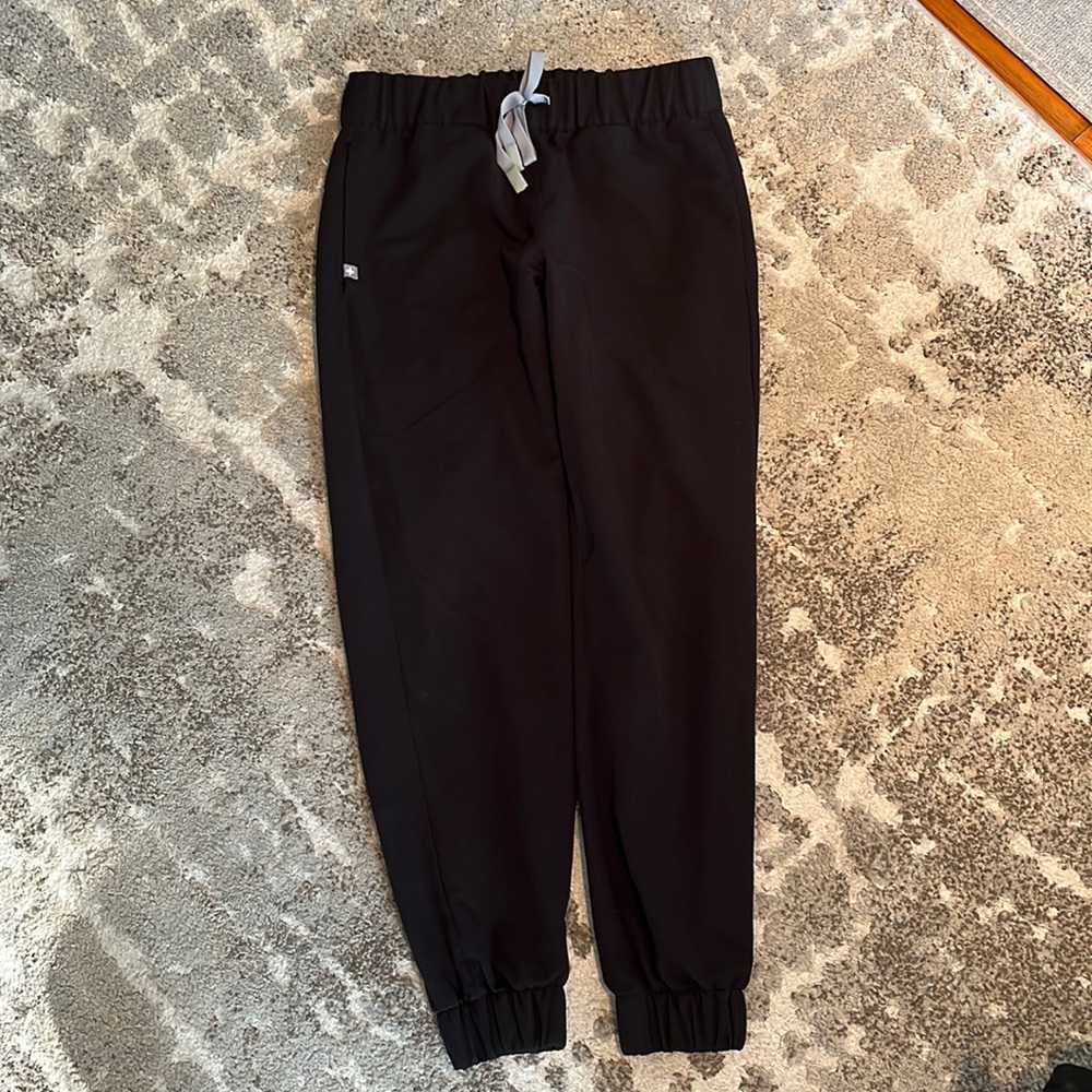 Figs black Yowah petite XS classic jogger scrub pants
